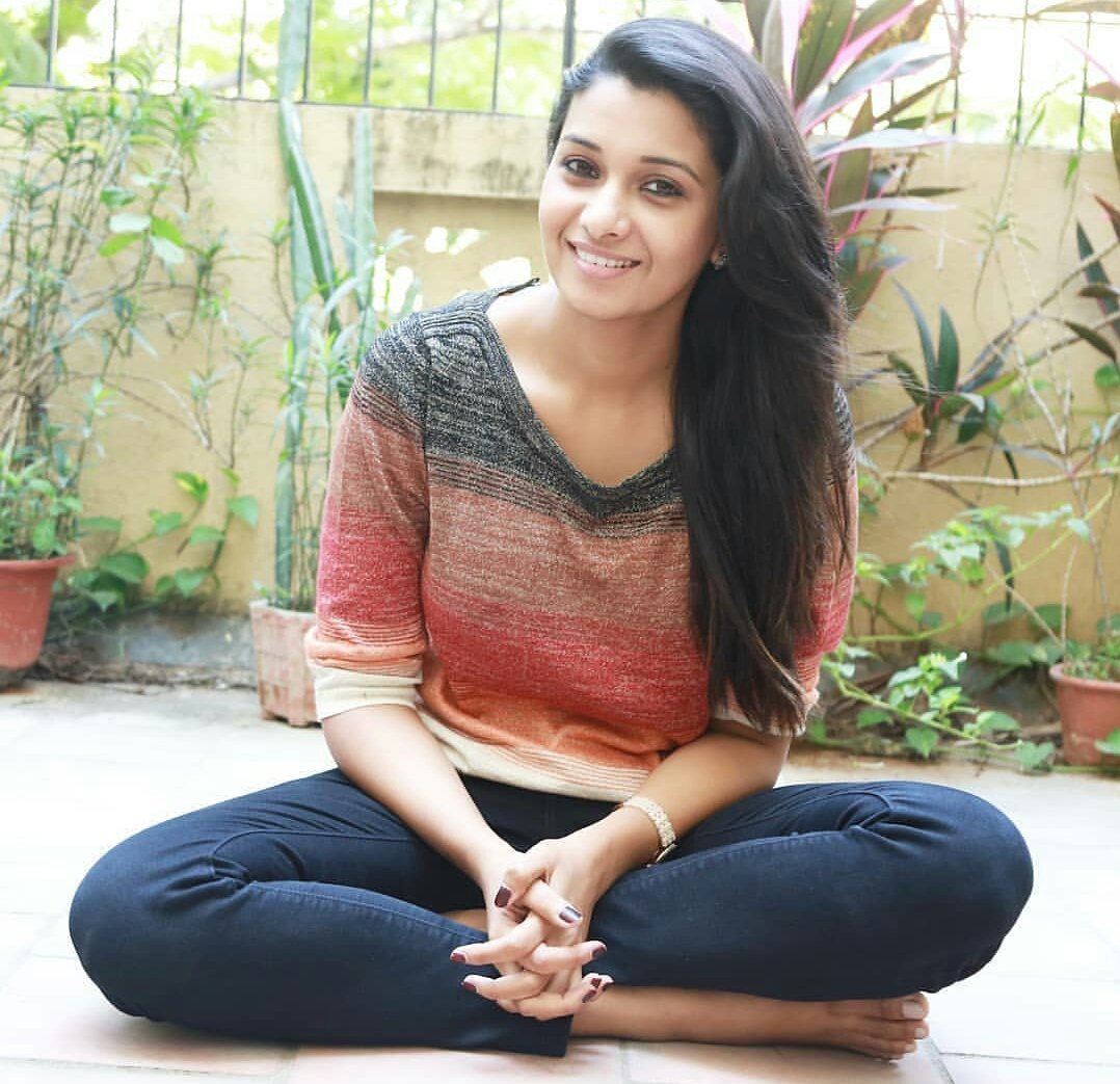 Priya-bhavani-shankar-real-life-photo.jp